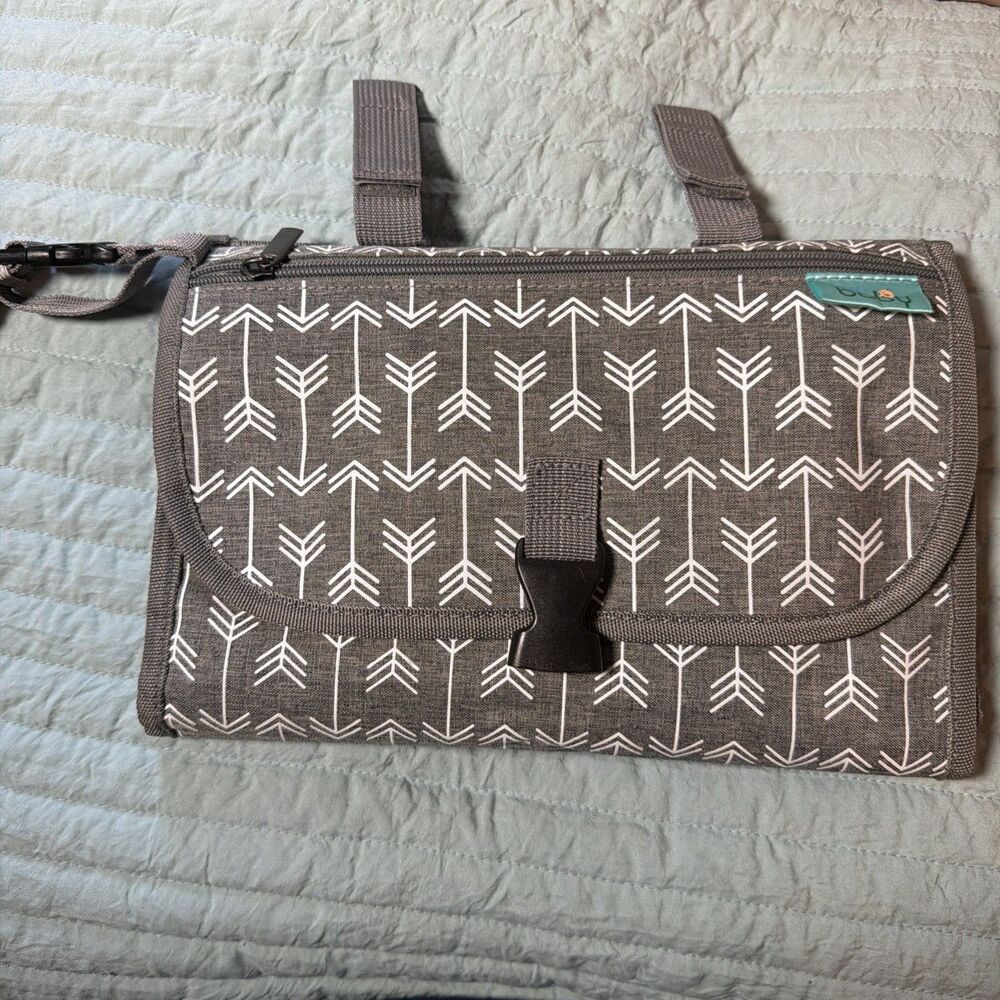 Kopi Baby Diaper Changing Station Clutch Bag Gray White Arrow Print Portable-H
